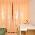 Welcoming Flat With Garden-view Terrace - Beahost