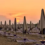 Apartamento Welcoming Flat With Garden-view Terrace - Beahost Bibione