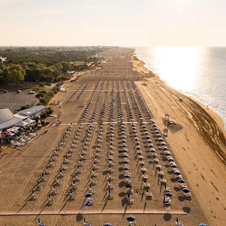 Welcoming Flat With Garden-view Terrace - Beahost Apartment