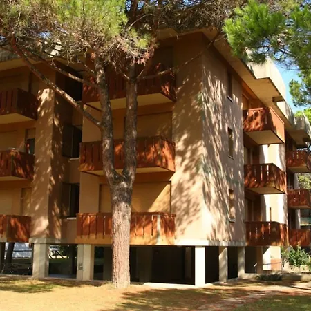 Welcoming Flat With Garden-view Terrace - Beahost Apartment