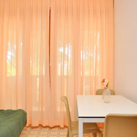 Welcoming Flat With Garden-view Terrace - Beahost Διαμέρισμα