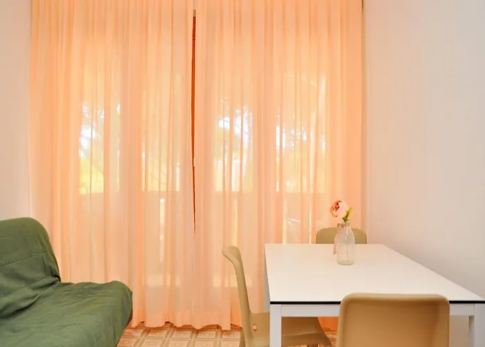 Welcoming Flat With Garden-view Terrace - Beahost